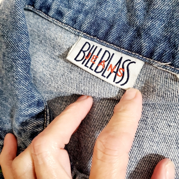 Bill Blass Floral embroidered jean jacket Lg. Petite - Picture 5 of 7